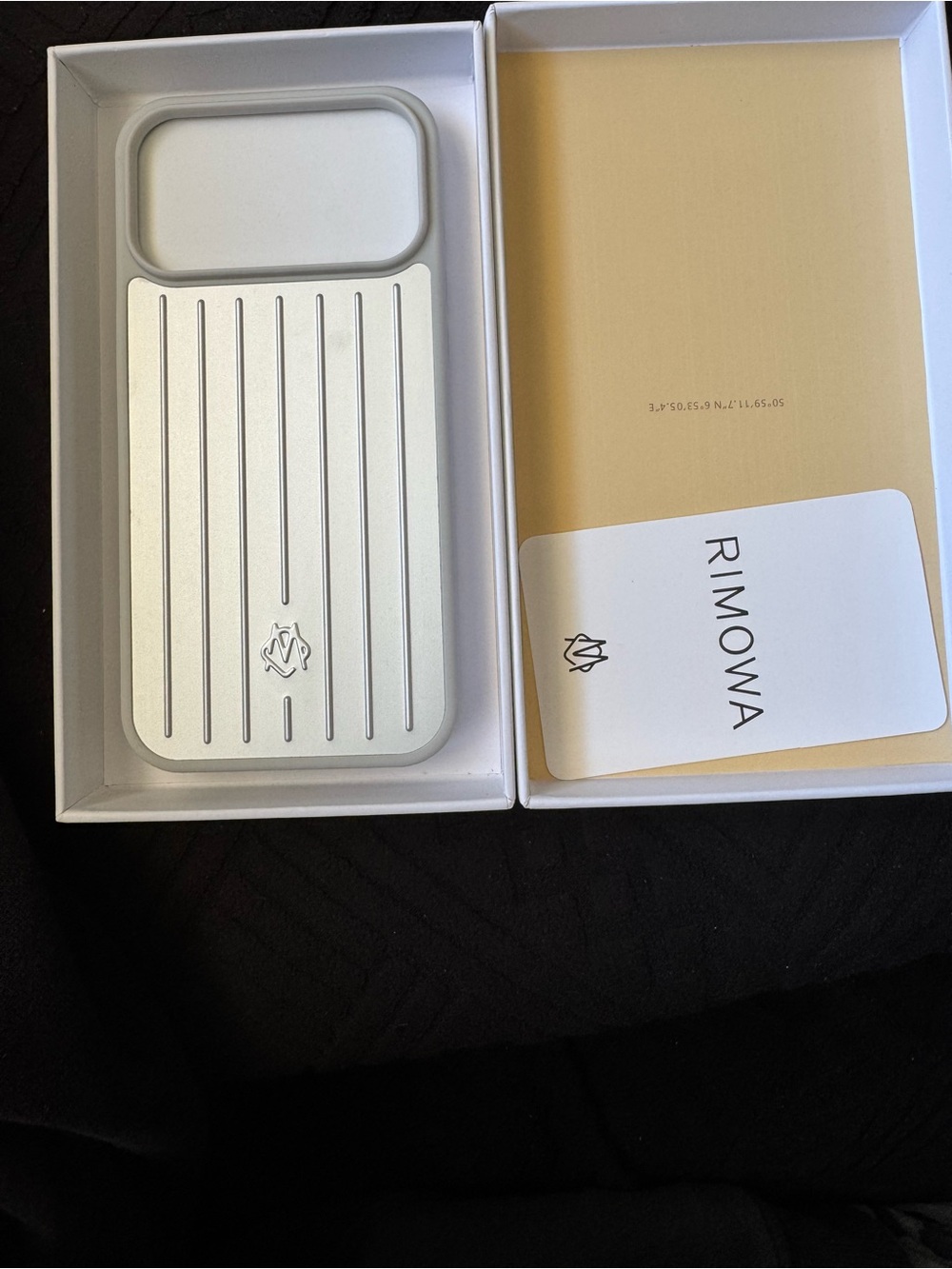 18 Pro Max Silver Ribbed Aluminum-Style Phone Case